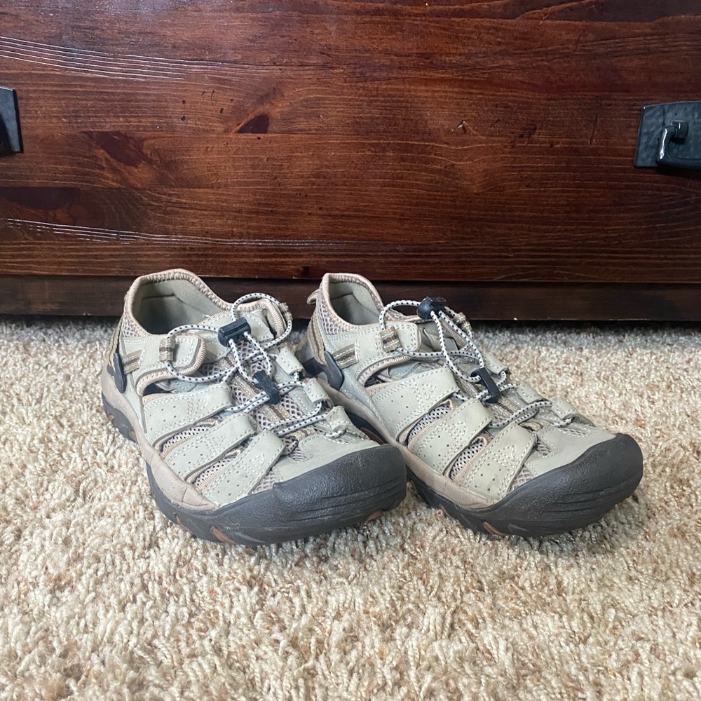 Women’s 6 World Wide Sportsman Sandals